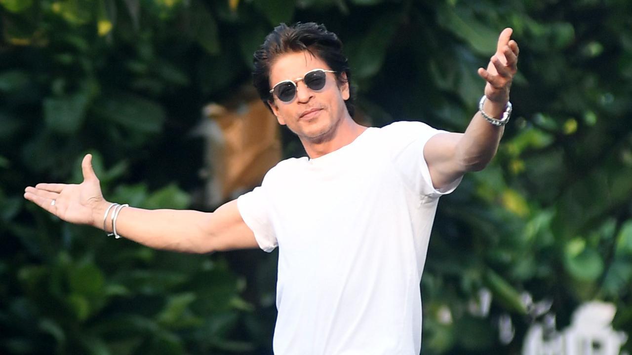 'Let's carry out our duty as Indians': Shah Rukh Khan urges Maharashtra to vote 