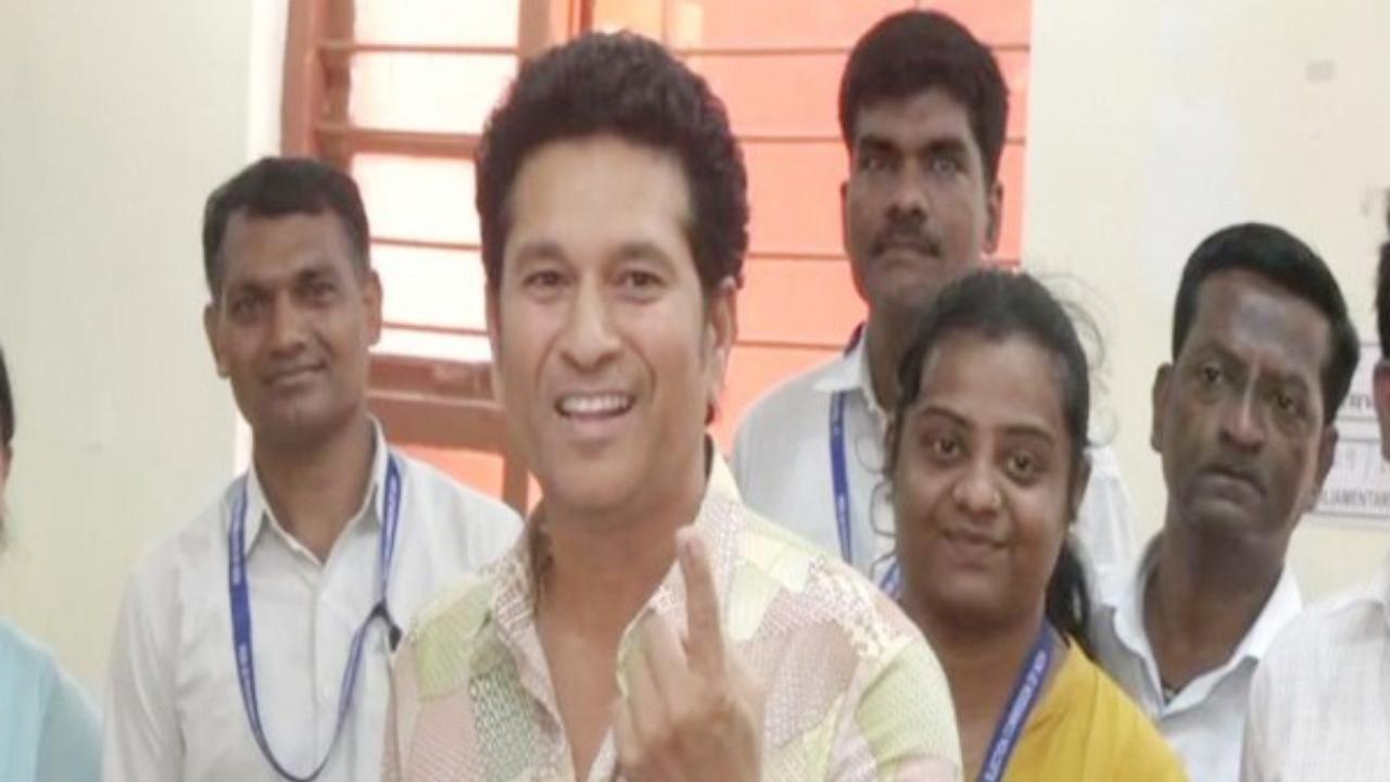 Batting maestro Sachin Tendulkar casts ballot, bats for youth to vote