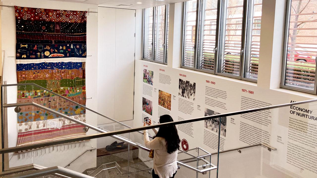 Kapilaben’s hometown weavers in Anand district added three bold lines into the tapestry, symbolising SEWA’s brief pandemic pause, lasting only three days