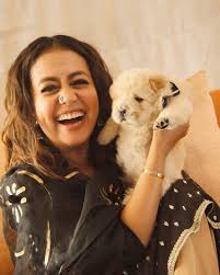 She once hosted a Chow Chow for a week and fell in love with him, sharing adorable pictures with her fans.