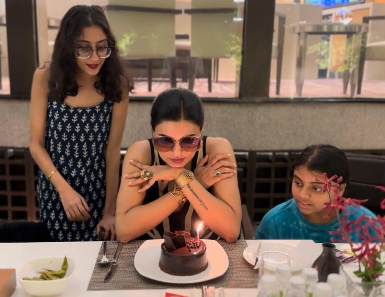Sushmita Sen is a mother of two daughters- Renee Sen and Alisah Sen. She adopted her elder daughter Renee in 2000 and her second girl, Alisah, in 2010. To raise her daughters and give them the proper nurturance they require, Sushmita took a break her from acting career.