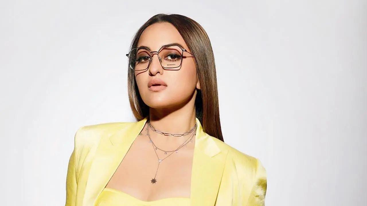 Sonakshi Sinha indulges her artistic side through her passion for art and painting