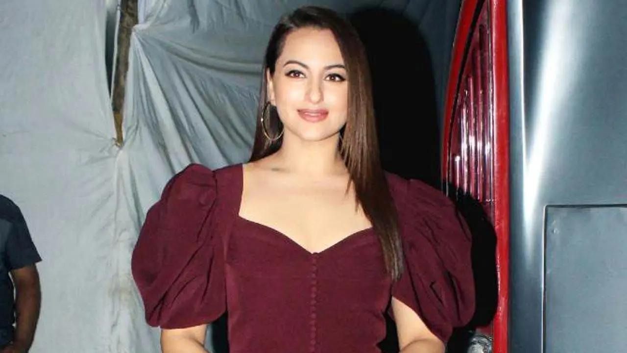 Sonakshi amps up fashion quotient with breezy co-ord set, statement accessories