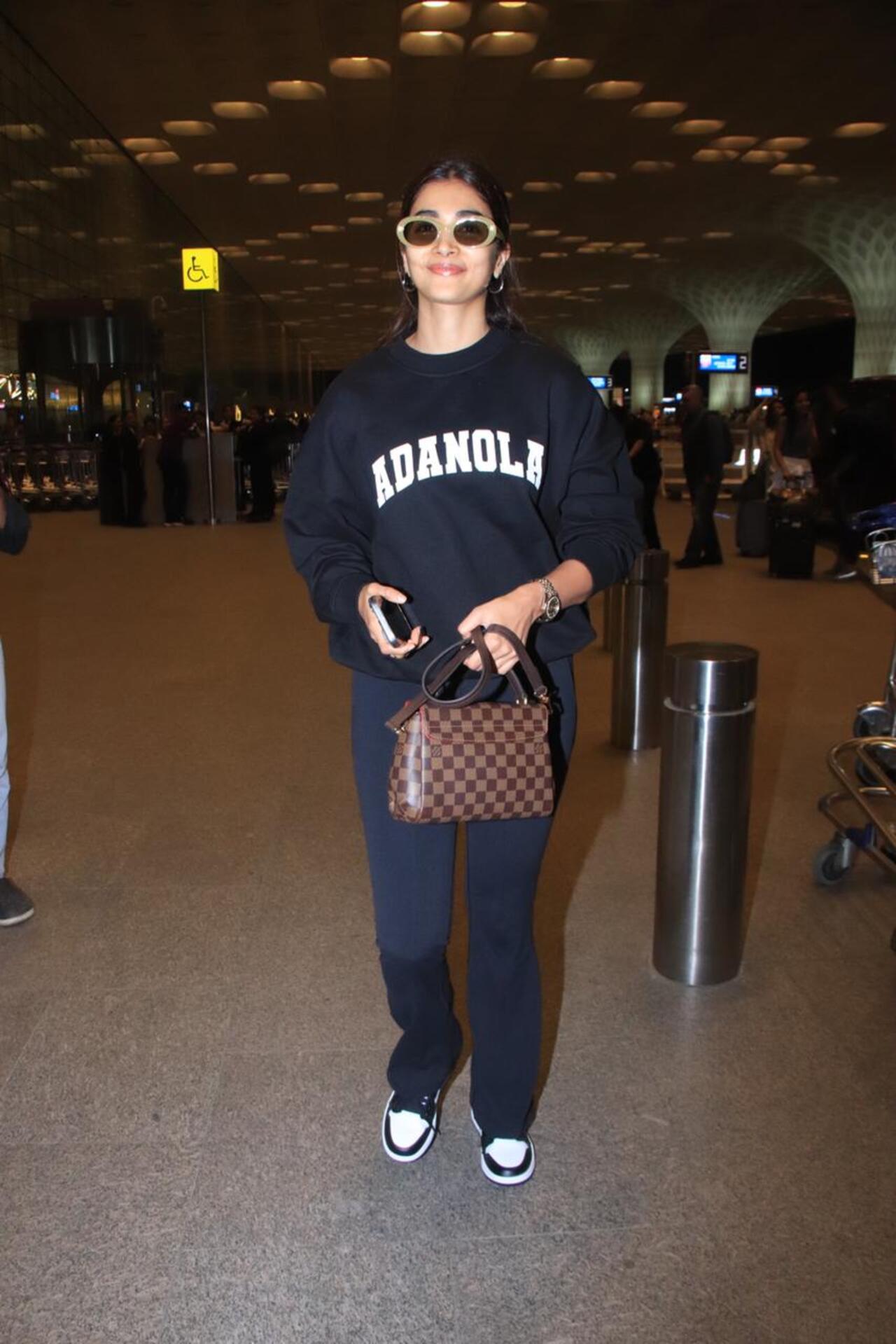 Actress Pooja Hedge was seen in a comfy outfit at the Mumbai airport. 