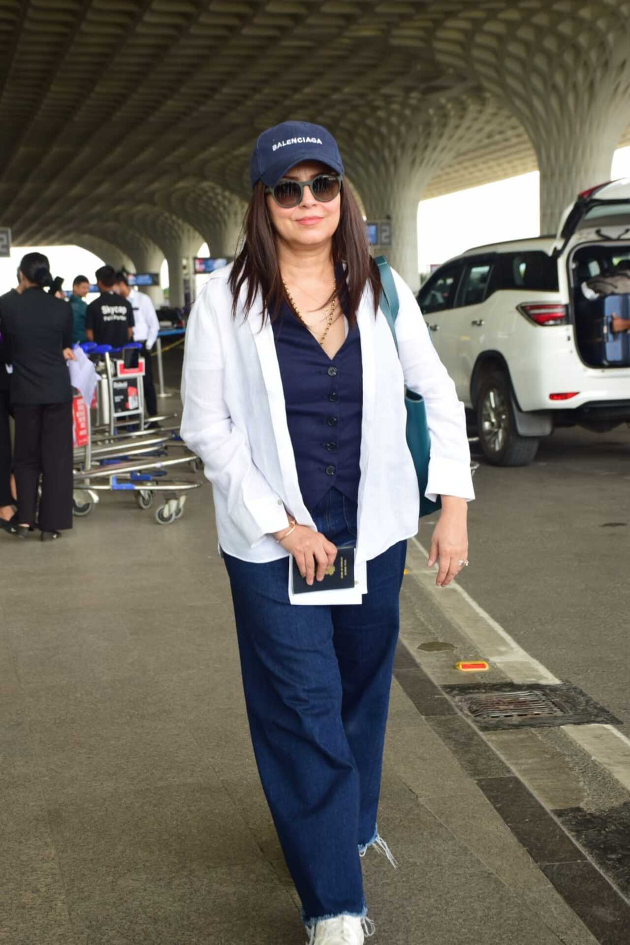 90s icon Mahima Chaudhry who will be seen in ‘Emergency’ was spotted at the Mumbai airport. 
