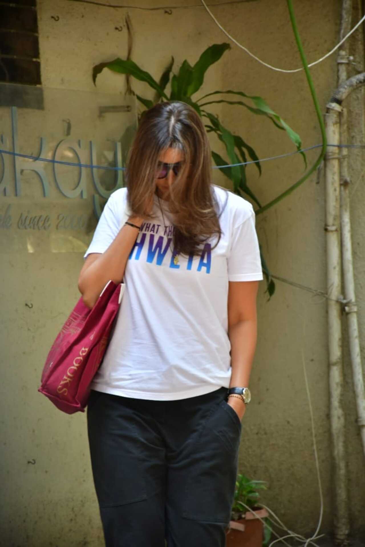 Amitabh Bachchan’s daughter Shweta Bachchan was seen hiding her face after getting a fresh blowout at a salon. 