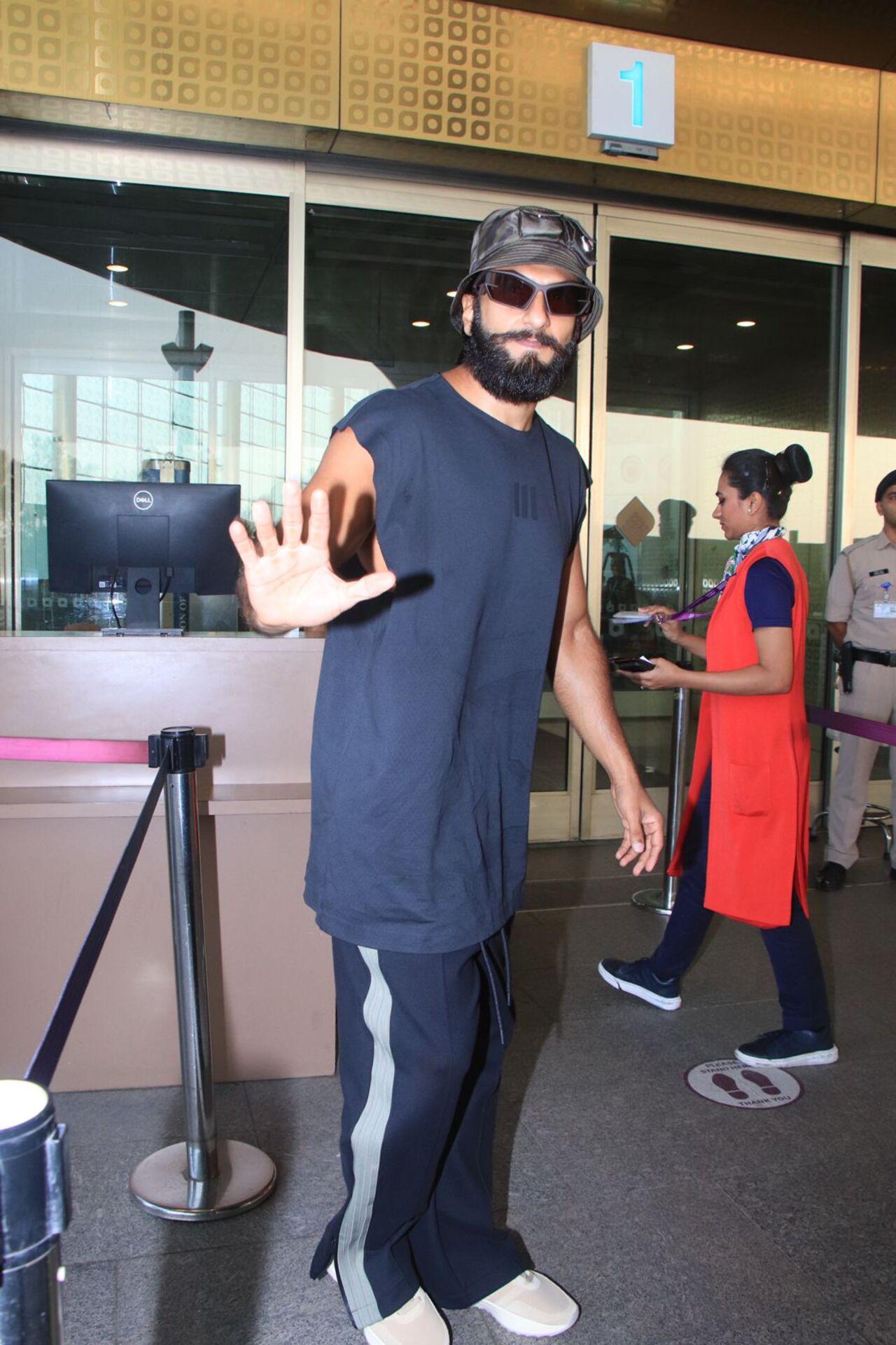 Bollywood superstar Ranveer Singh made a casual appearance at the Mumbai airport. 