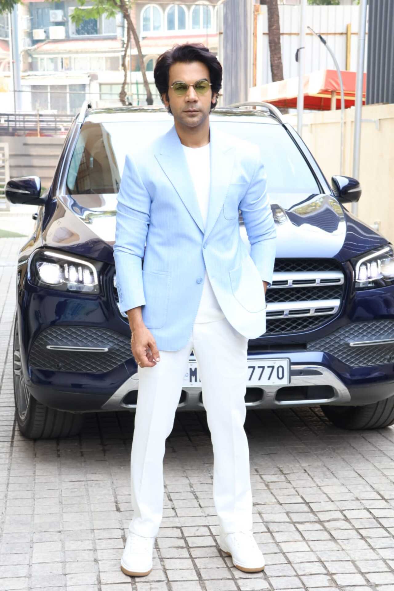 Accompanying her was Rajkummar Rao who looked dapper in a blue suit. 