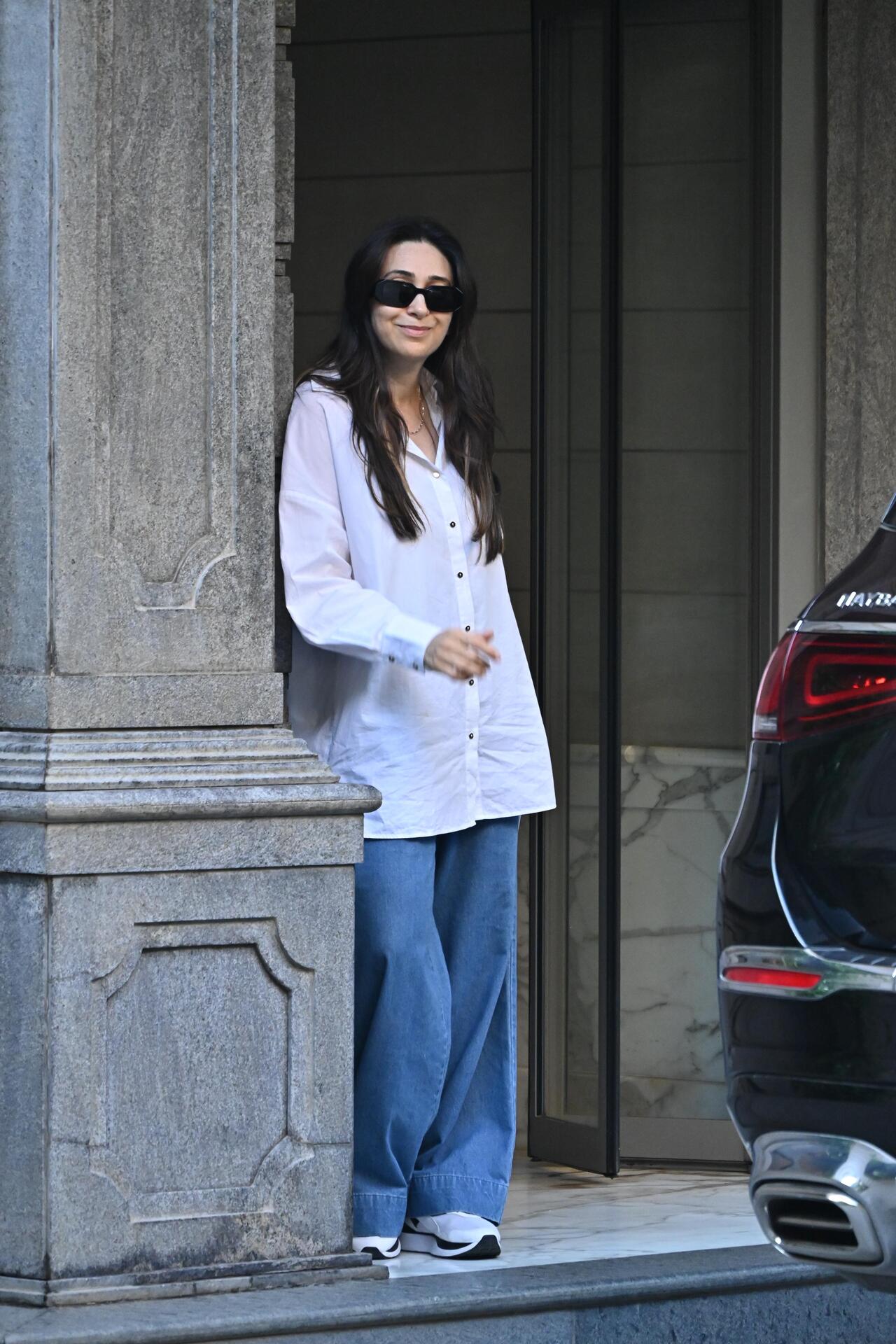 Karisma Kapoor accompanied her for the same and looked stylish in a white shirt and denim. 