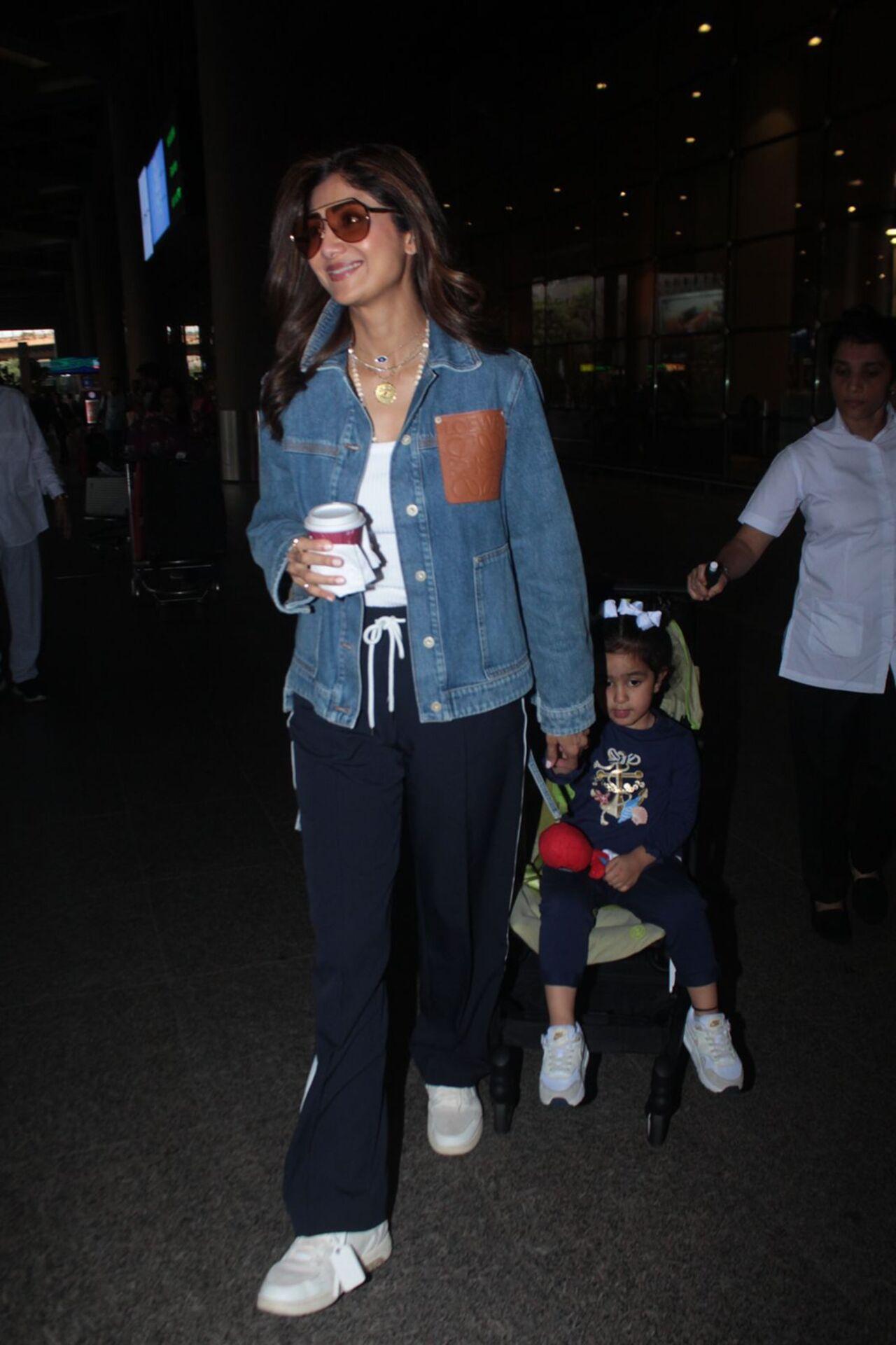 Fitness enthusiast Shilpa Shetty looked adorable as she arrived with her daughter Samisha at the airport. 