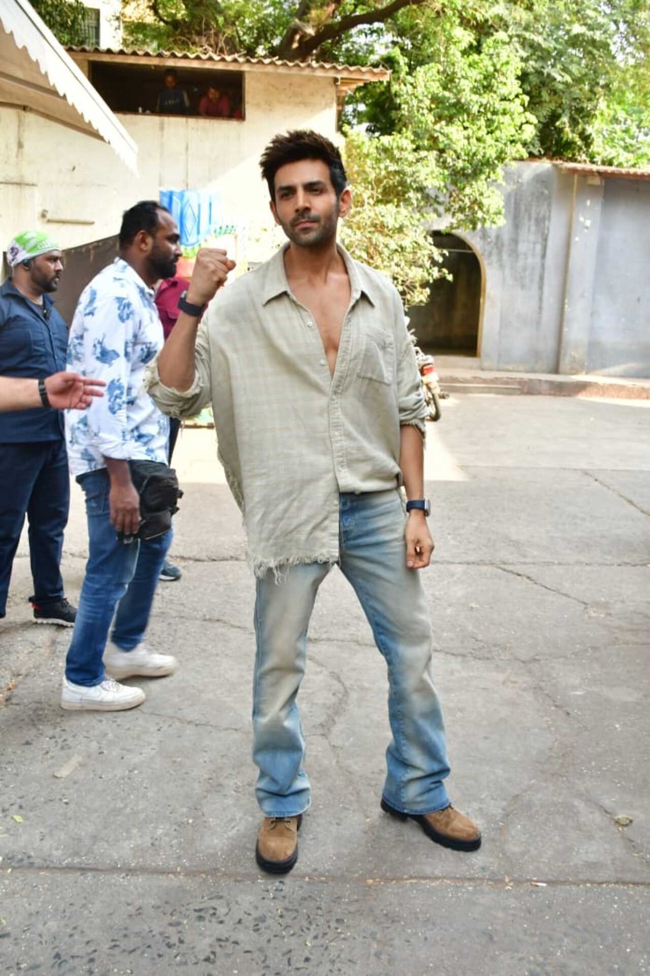 Kartik Aaryan was spotted at the promotions of his upcoming film ‘Chandu Champion’. 