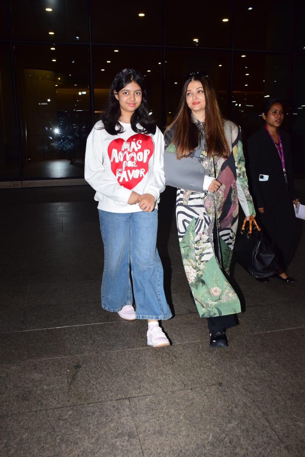 Aishwarya Rai Bachchan was seen at the Mumbai airport with her daughter Aaradhya 