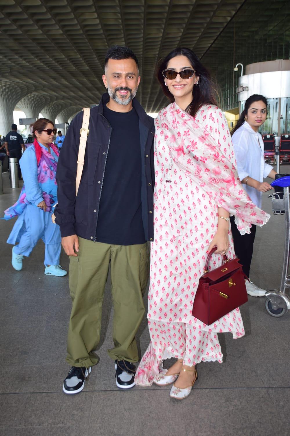 Sonam Kapoor was clicked at the Mumbai airport with her husband Anand Ahuja