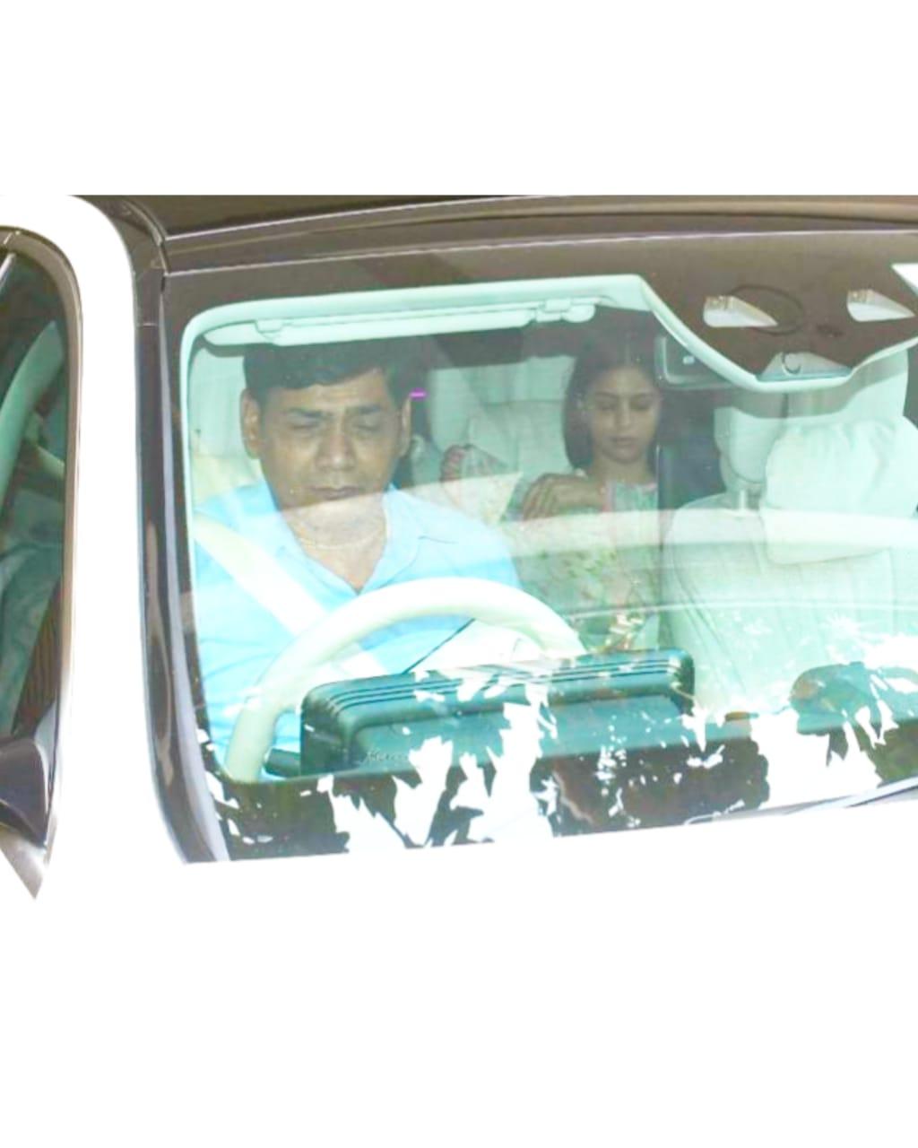 Suhana Khan and Shah Rukh Khan were both spotted paying their final respects too
