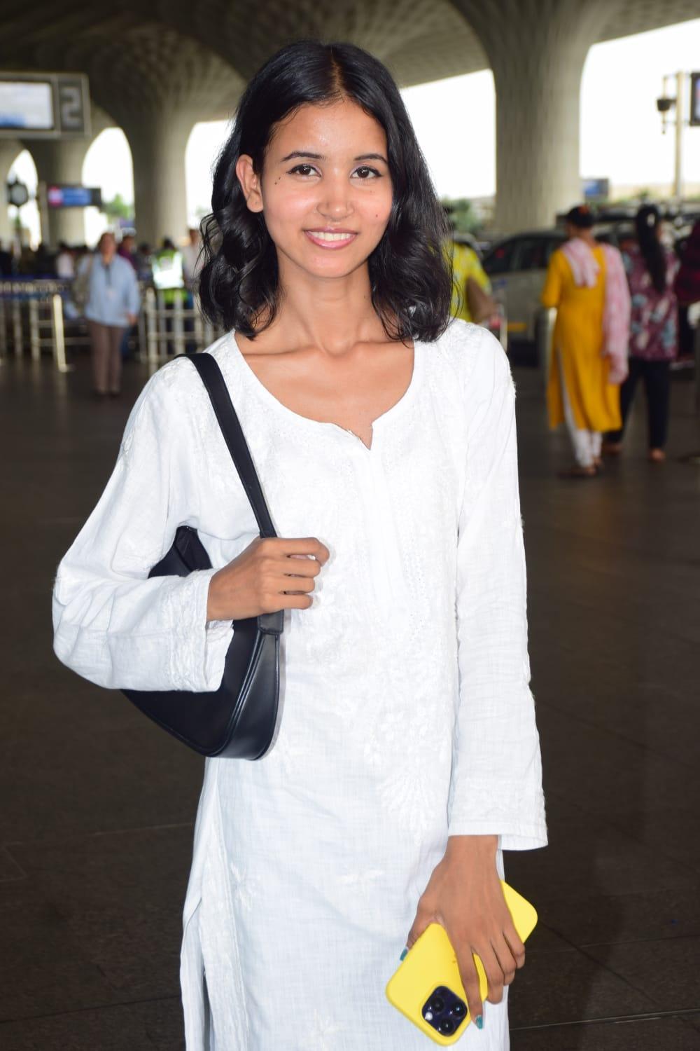 The fashion influencer wore a simple white kurta and jeans