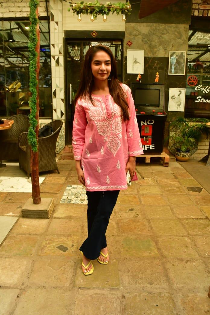 The actress was spotted wearing a lovely pink kurti as she posed for the cameras