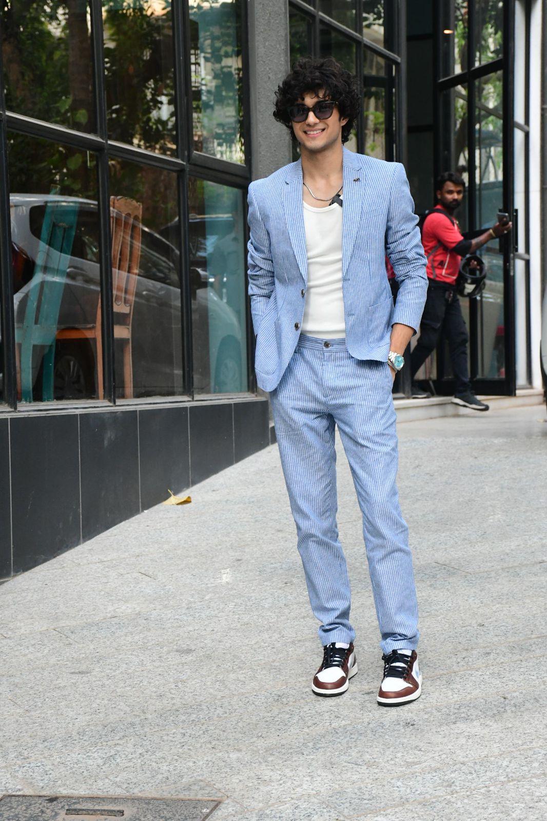 Abhay Verma was also clicked alongside his co-stars at the Excel office