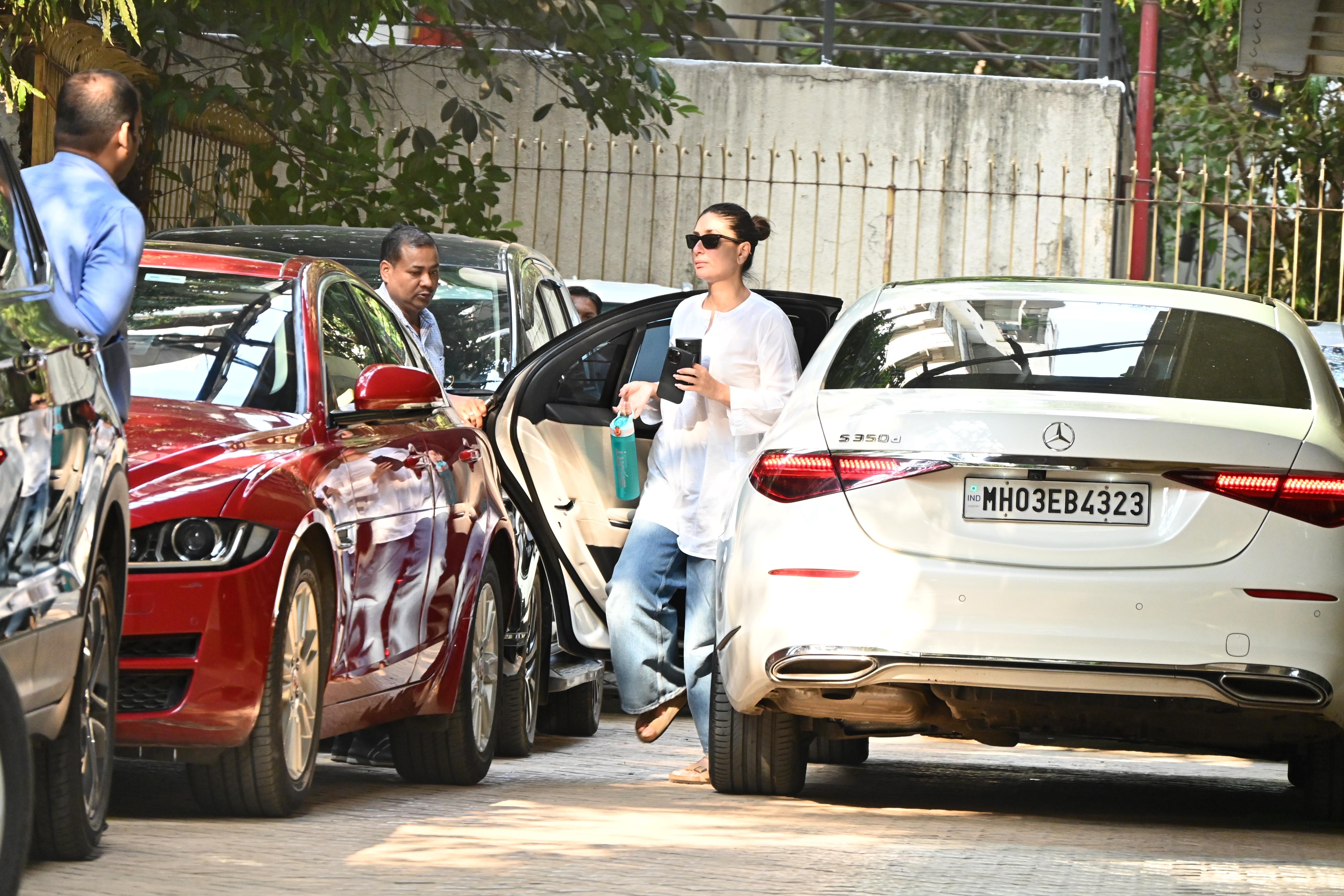 Kareena Kapoor was snapped in the city as she went to visit her sister Karisma Kapoor