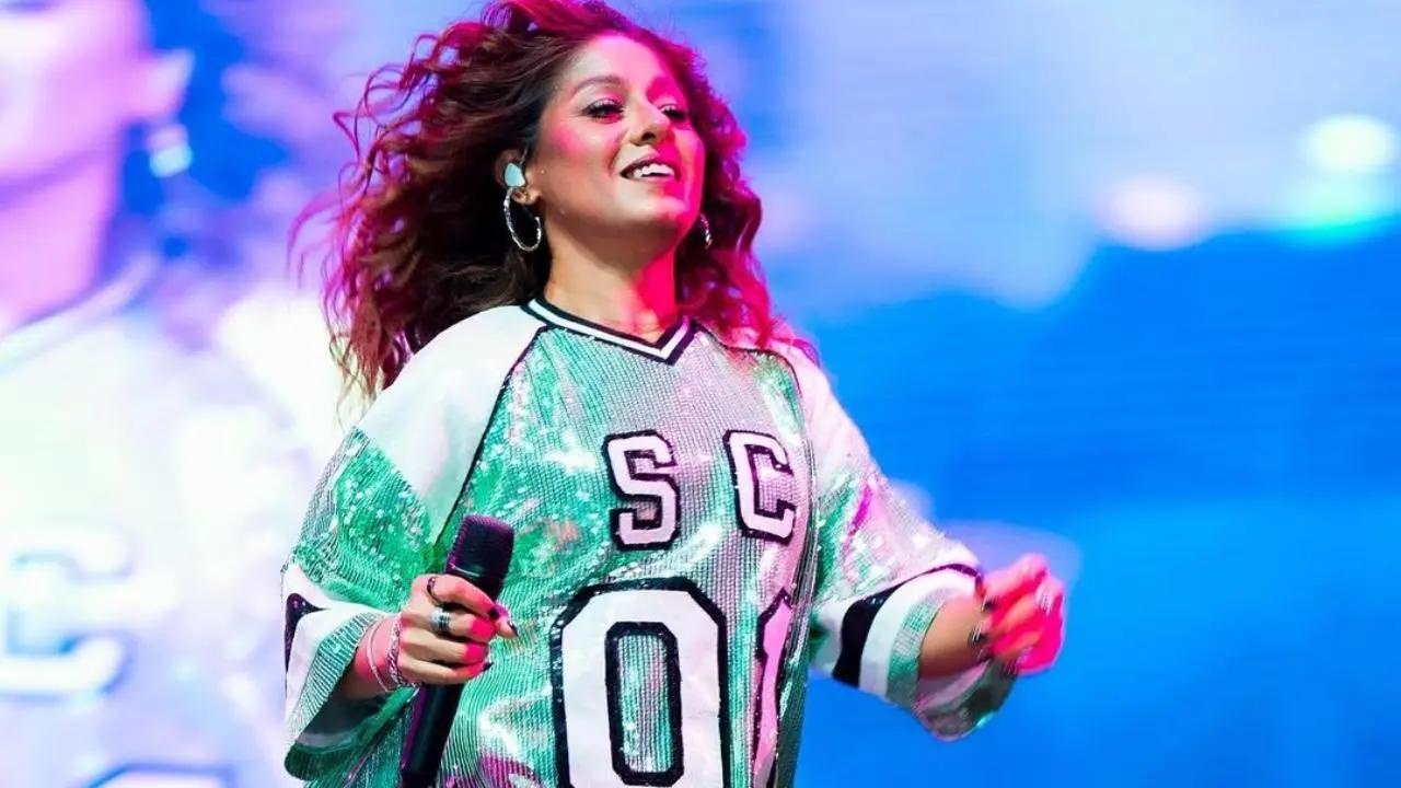 Sunidhi was performing in Dehradun, Uttarakhand when an unidentified audience member threw a water bottle, that nearly hit her. Read more