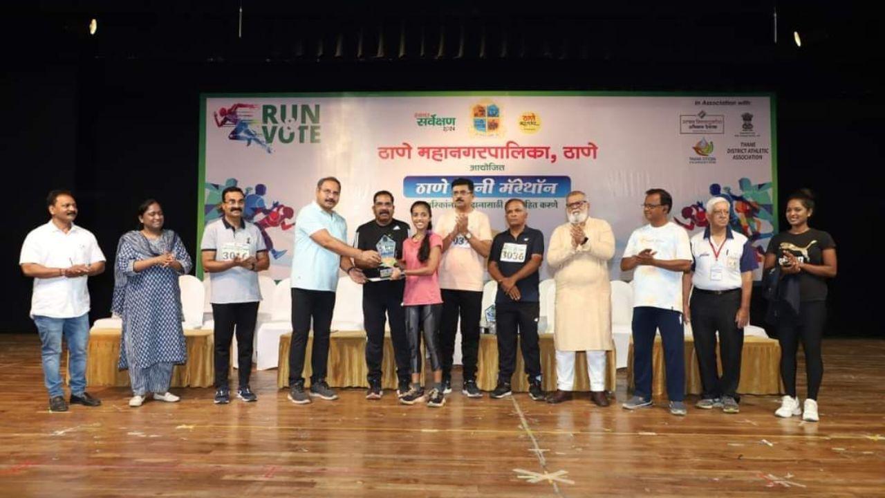 The mini marathon was a collaborative effort between various entities including the Thane Municipal Corporation, Thane Collectorate, Thane District Athletic Association, and Thane Citizens Foundation.