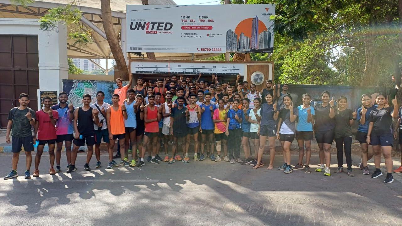 Prior to the marathon, contestants, municipal officials, and employees took an oath to vote and exercise their rights.
