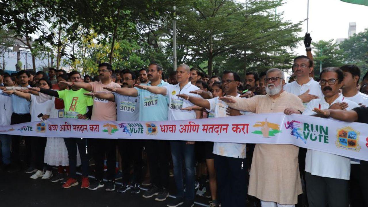 Winners of the mini marathon were honoured at a ceremony held at Kashinath Ghanekar Theatre.