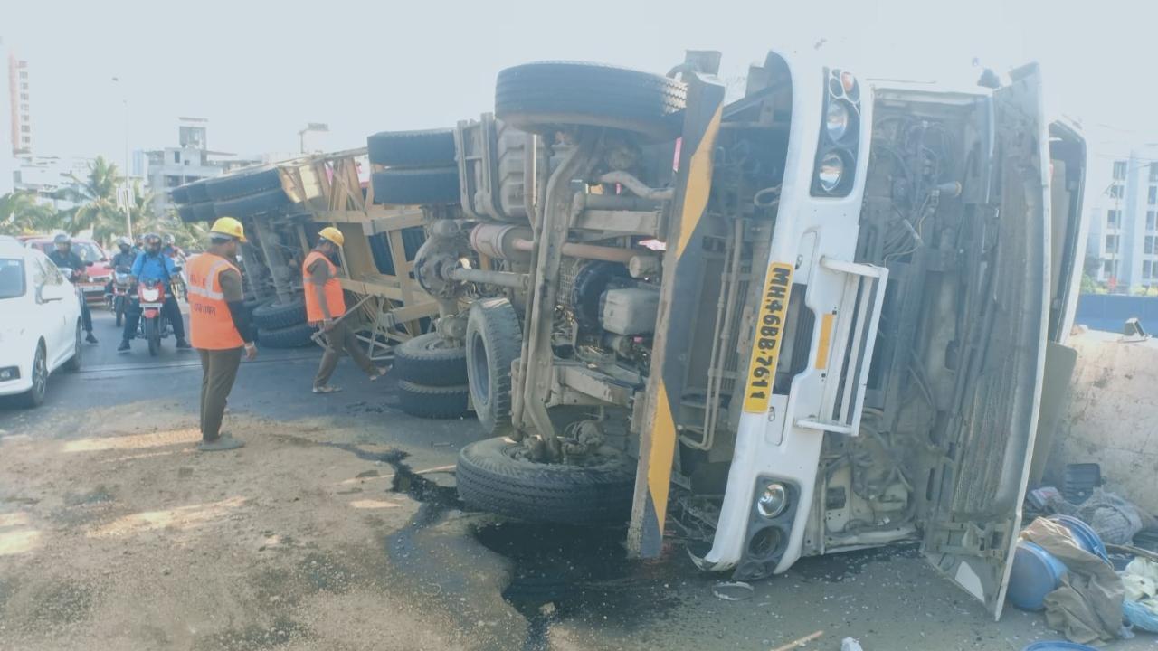 Nobody was injured in the accident on the Majiwada bridge, said Yasin Tadvi, chief of the Disaster Management Cell of the Thane civic body