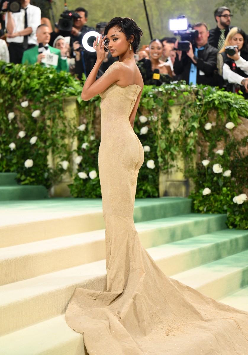 For her debut at the Met Gala, Tyla made a statement in a sculpted sand Balmain gown.