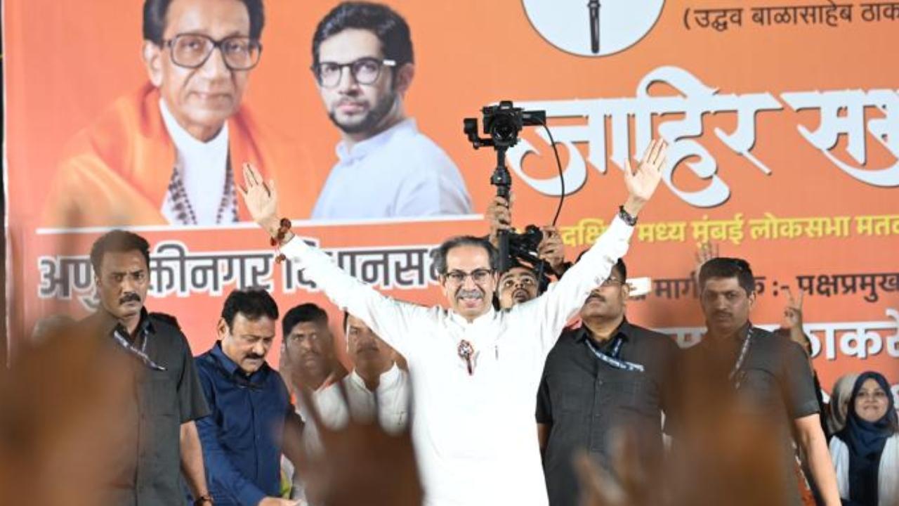 Uddhav Thackeray while addressing a rally on Sunday. Pic/Atul Kamble