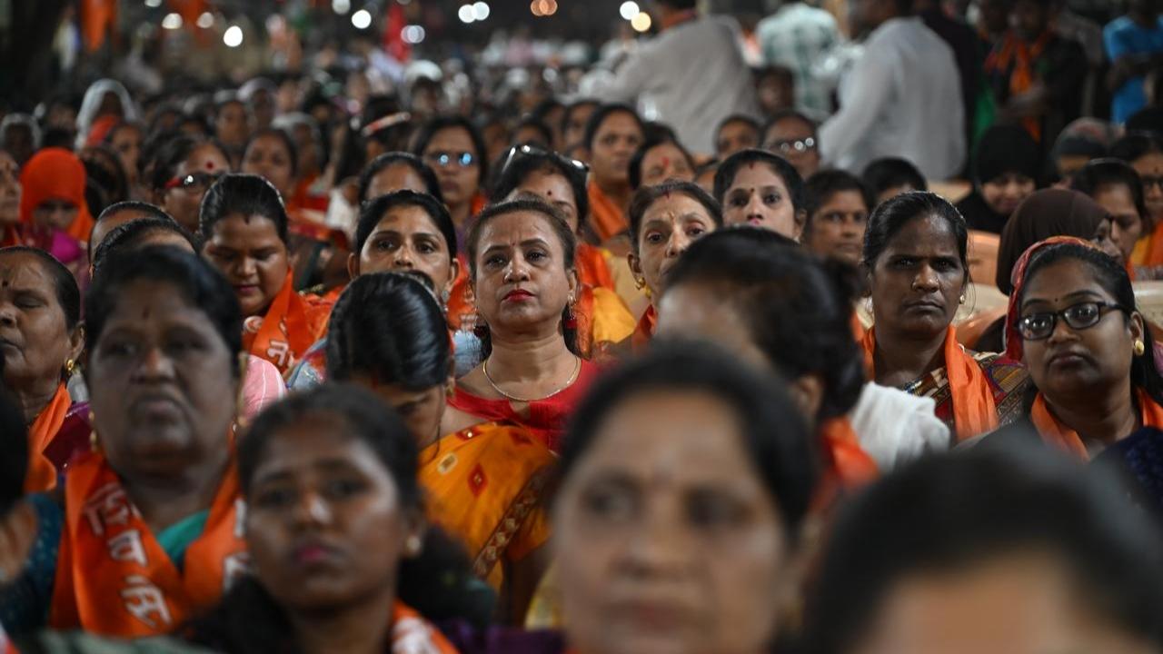 In the last polls, for the Mumbai North Central seat the battle was between the then undivided Shiv Sena and Congress