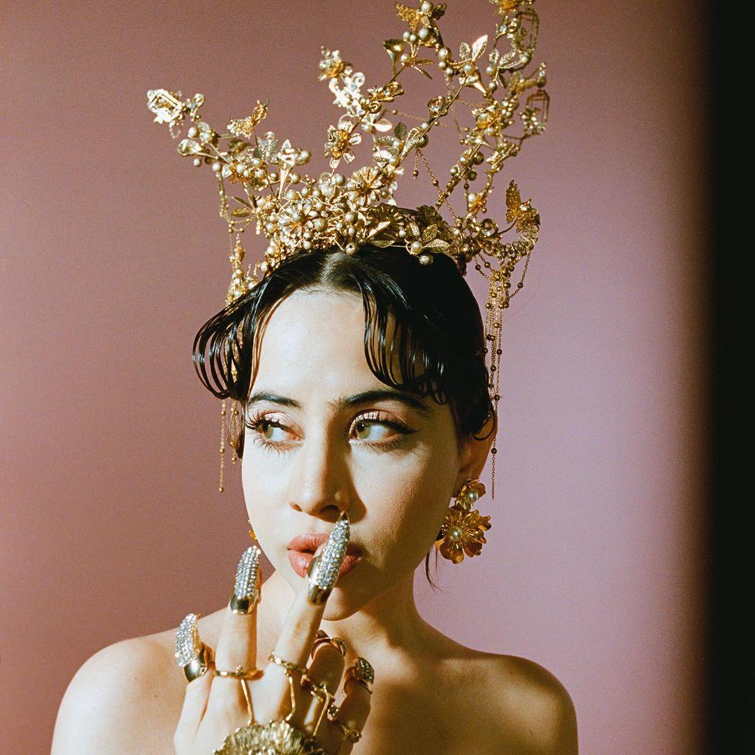 This crown perfectly embodies the 'Heavenly Bodies: Fashion & The Catholic Imagination' theme from 2018 MET Gala. 