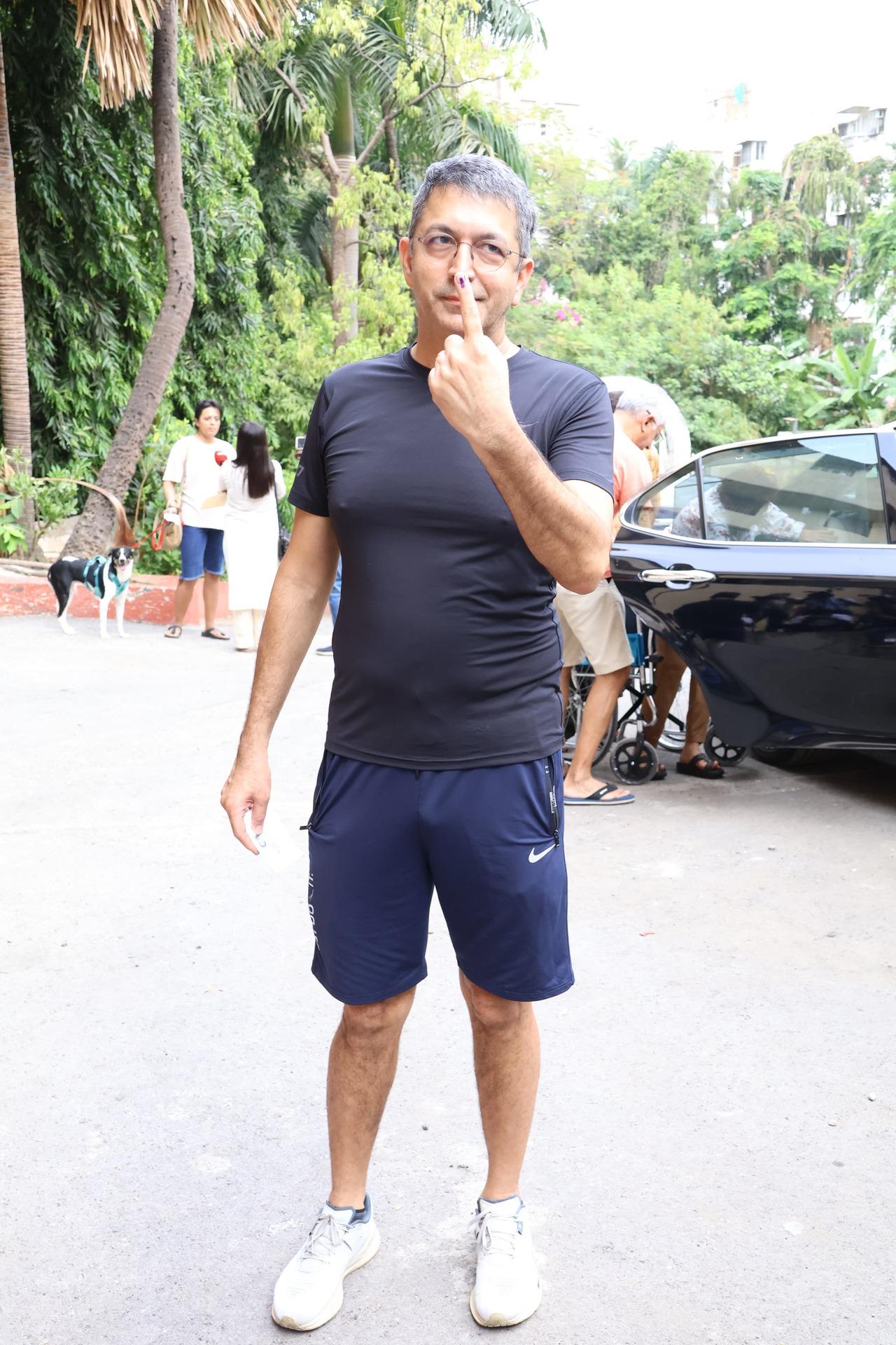 Filmmaker Kunal Kohli cast his vote in Mumbai