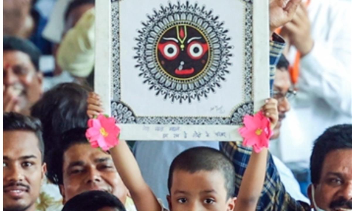 Seeing a child holding up a picture of Lord Jagannath in his rally, PM recalled his visit to Somnath temple. He said that seeing poverty in Odisha, he felt hurt. 