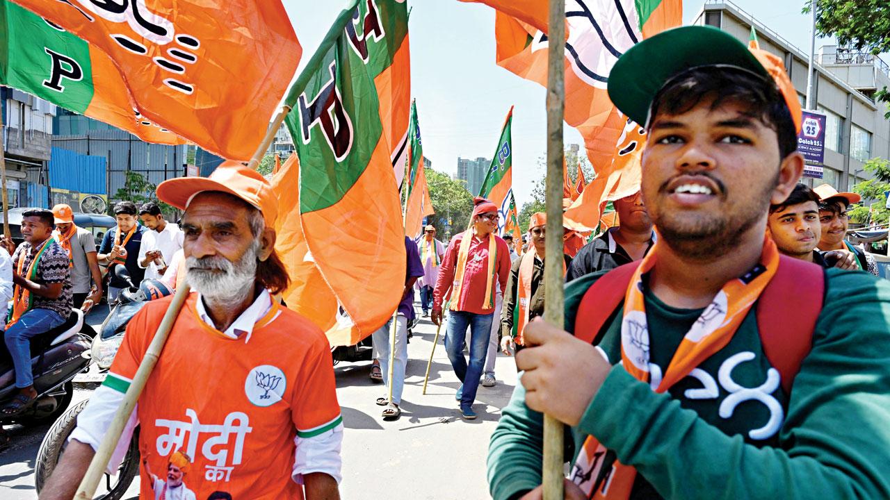 BJP supporters during a rally in Mumbai. Pic/Atul Kamble 