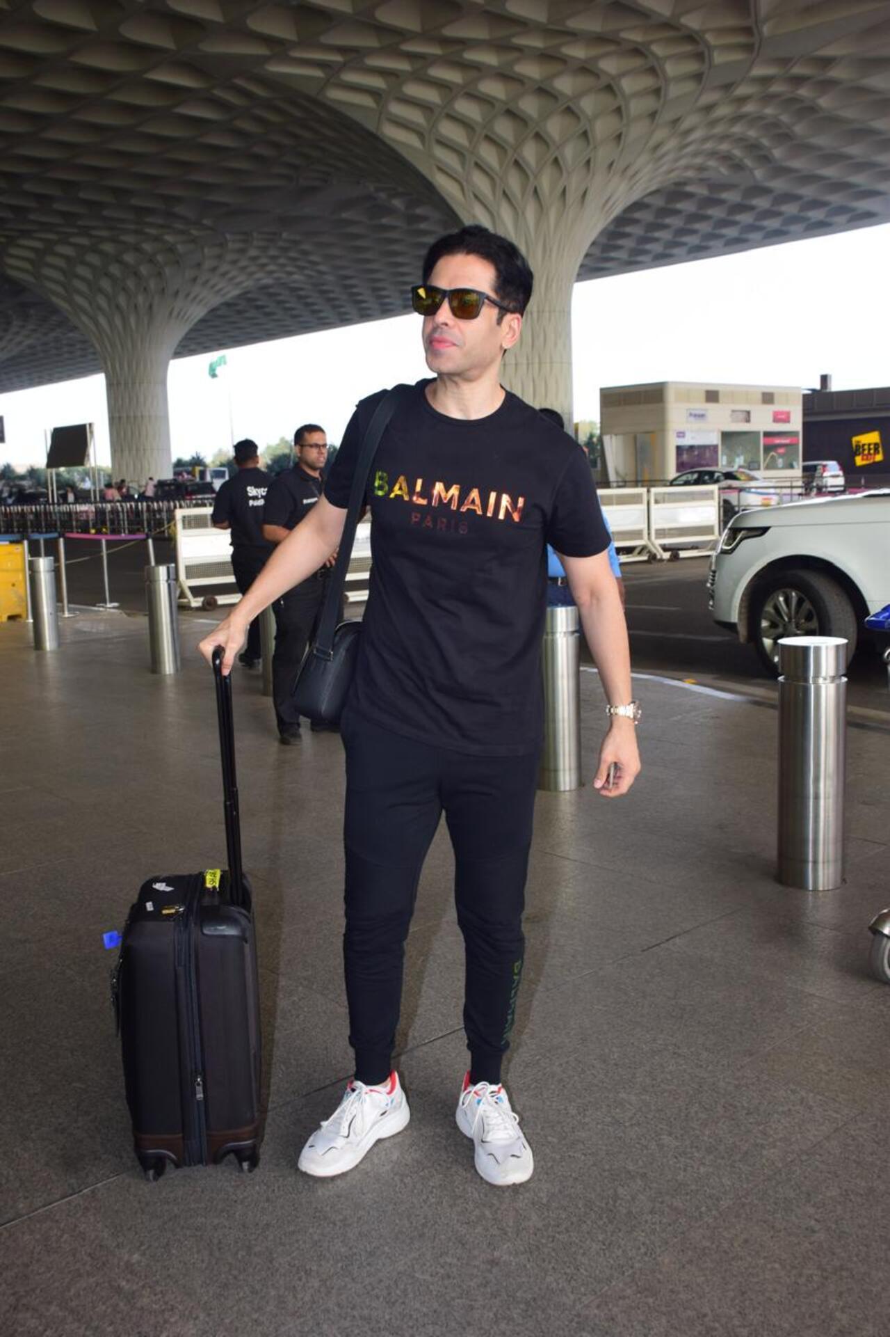 Tusshar Kapoor was seen sporting a clean shave look as he got clicked at the Mumbai airport