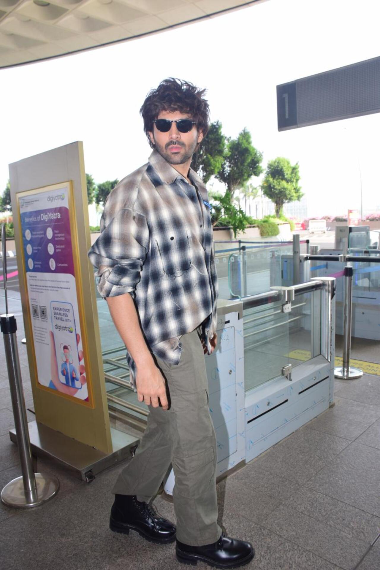 Kartik Aaryan was seen in a messy look at the Mumbai airport