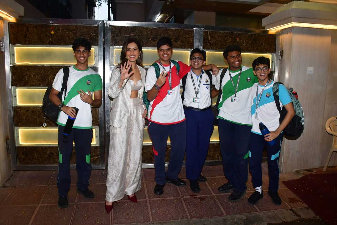 Raashii Khanna was snapped in Juhu with school kids