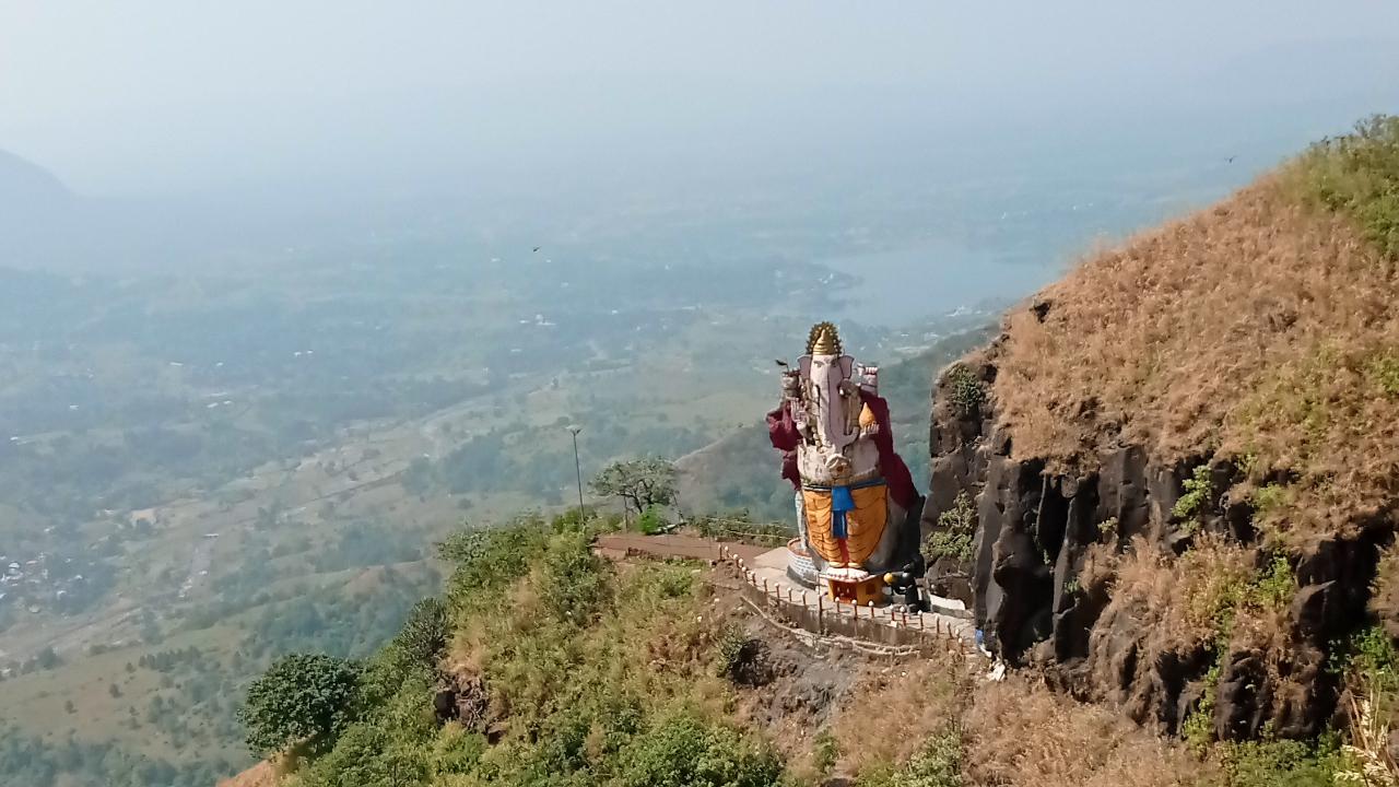 One of the main highlights of the journey is Kadyavarcha Ganpati. It is a huge rock-cut idol of Lord Ganesh that is made from a single boulder and sits and stands at the edge of a hill. It is visible from the toy train. 