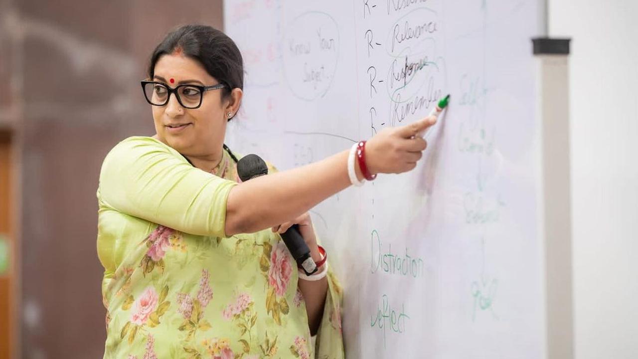 Smriti Irani
Actor-turned-politician Smriti Irani is known for elegantly pulling off saree looks ranging from simple to intricate prints. She doesn’t miss any opportunity to show her love for the ethnic garment. (Pics: Instagram/@smritiiraniofficial)