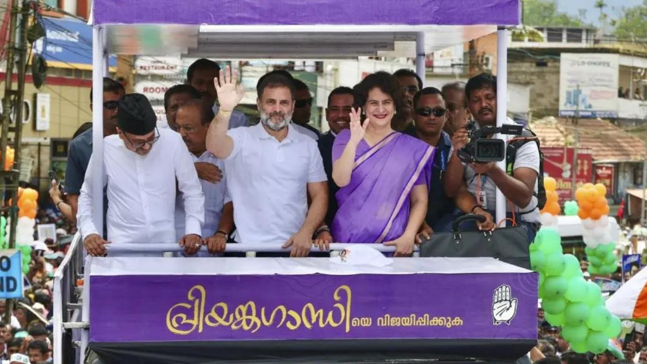 Posing alongside brother Rahul Gandhi, she is wearing a purple saree with golden border and matching blouse. 
