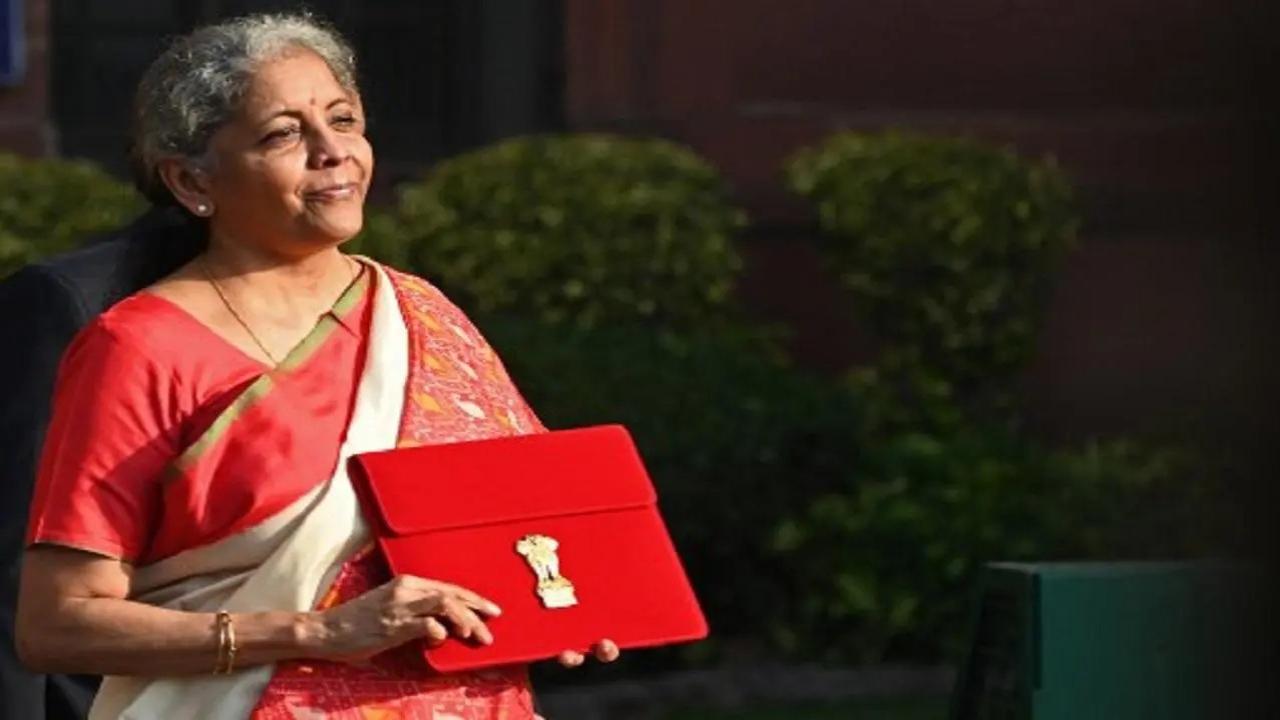 For Budget 2021, she had opted for a Pochampally silk saree, which originated from Hyderabad. 