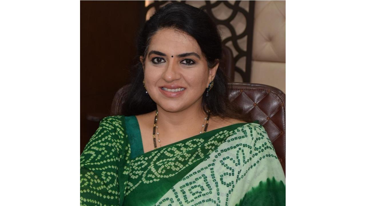 “My love affair with the classic saree goes back 30 years ever since I started designing,” she had written in a Facebook post. In this picture, she is wearing a Bandhani-print saree with different shades of green. (Pic: Instagram/@shaina_nc)