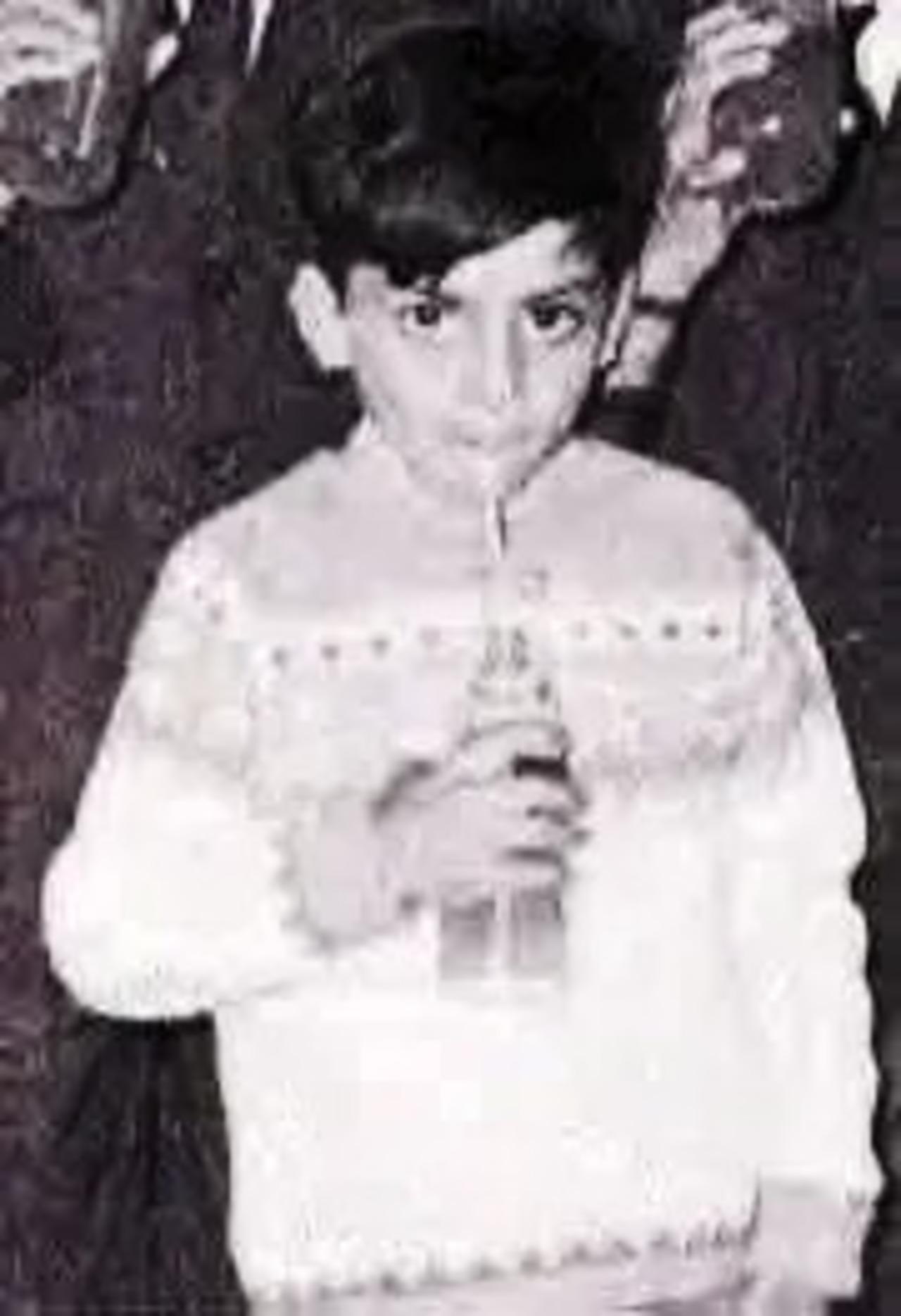 Shah Rukh Khan has always been a bright student. He went to St. Columba's School in Central Delhi, where, he won the school's highest award - 'sword of Honour'. Not just in studies, Khan excelled in sports too. He graduated with honours in Economics from Hansraj College and did his masters in mass communications from Jamiya Milia Islamia
