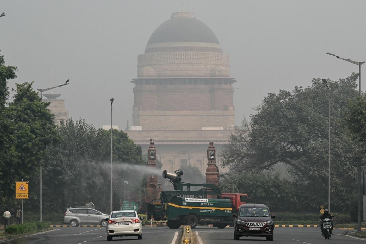 However, Anand Vihar remained in the 'severe' category with an AQI of 404