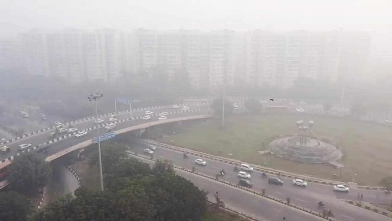 Delhi: Indigo airlines issues travel advisory  for passengers due to fog