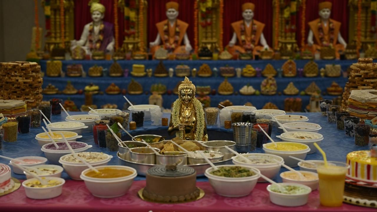 The 'Annakut Bhog' on the day of the festival, is a big gift of food that is placed in front of a god in the shape of a mountain