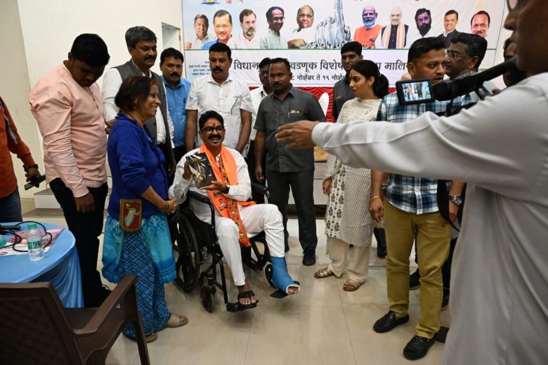 Bala Nandgaonkar continued his campaign for the Maharashtra Assembly Elections 2024 despite a foot injury. He reached the venue in south Mumbai on a wheelchair 
