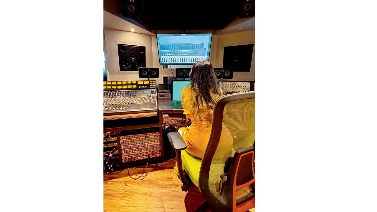 Singers and musicians have a choice between inbuilt auto-tune, included with most Digital Audio Workstations (DAWs) and advanced external plugins