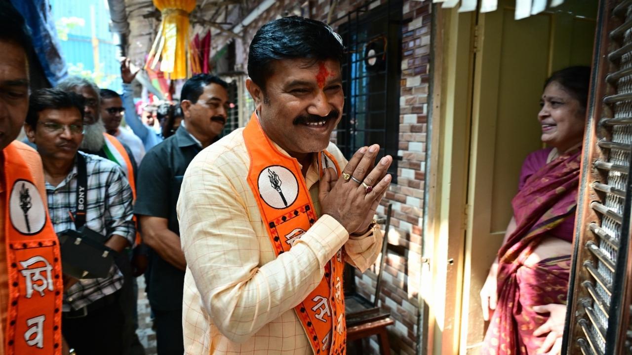 Manoj Jamsutkar, contesting the upcoming Maharashtra Assembly elections from the Byculla constituency. Pics/Shadab Khan