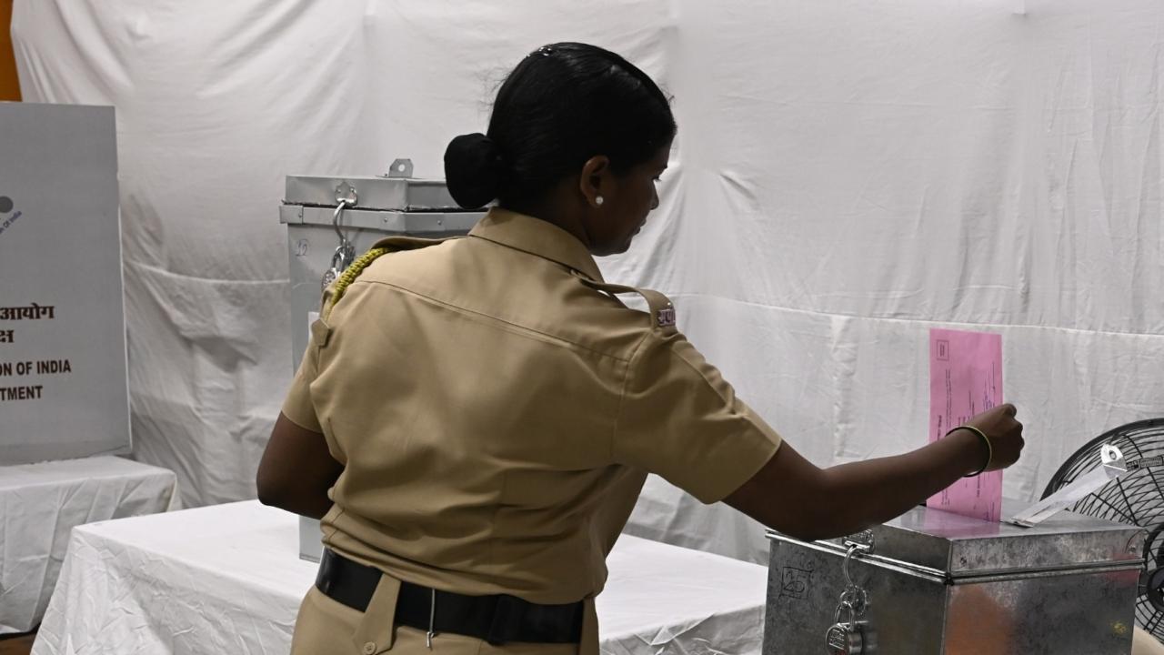 <p>The postal ballots will be counted before the EVMs open on Saturday, the day of results</p> <p>The postal ballots will be counted before the EVMs open on Saturday, the day of results</p>